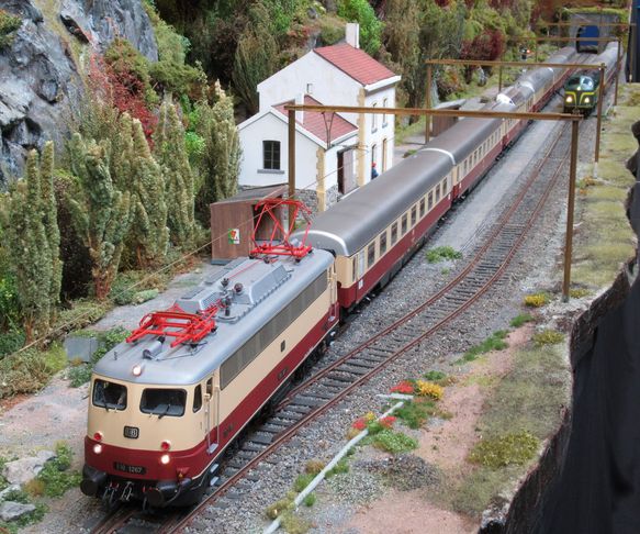 Visitors on the layout at the Halver Modultreffen 2022
