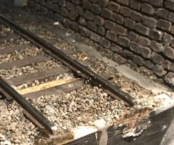 The rails are glued with 2-component glue